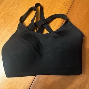 Lululemon sports bra brand new ( missing price tag)